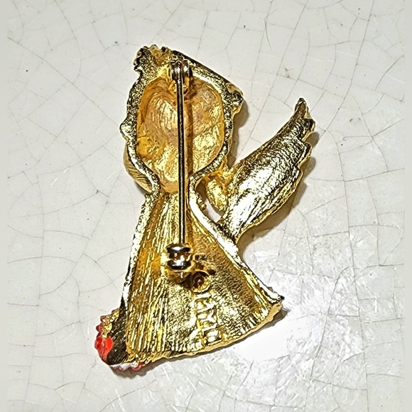 MYU gold angel with emerald colored eyes holding a daisy - Picture 6 of 7